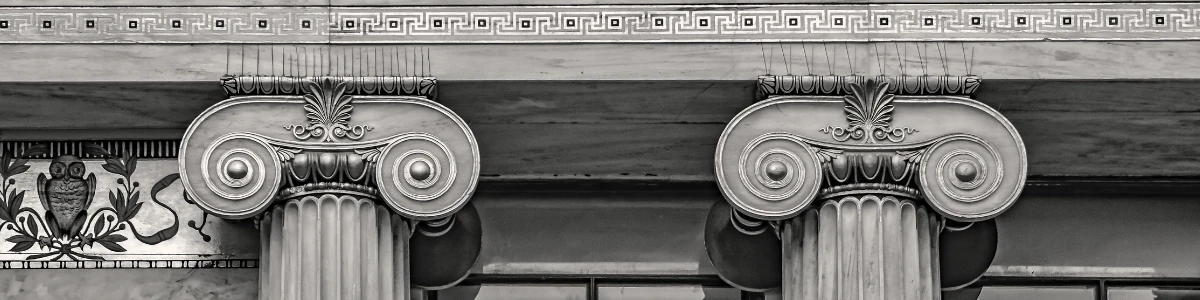 The decorations on the beam of a government justice building symbolise the strength of justice. 